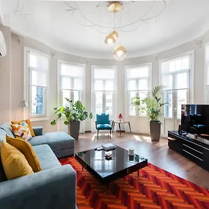 Fandango By Halu!, Gorgeous Neoclassical Next To Metro Station Daire Selanik